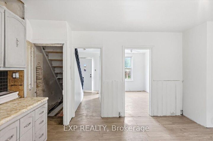 Property Photo:  25 Albemarle Street  ON L8L 7G5 