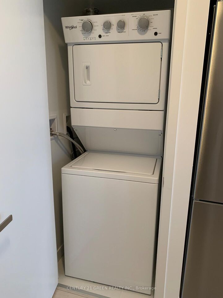 Property Photo:  31 Tippett Road 817  ON M3H 0C8 