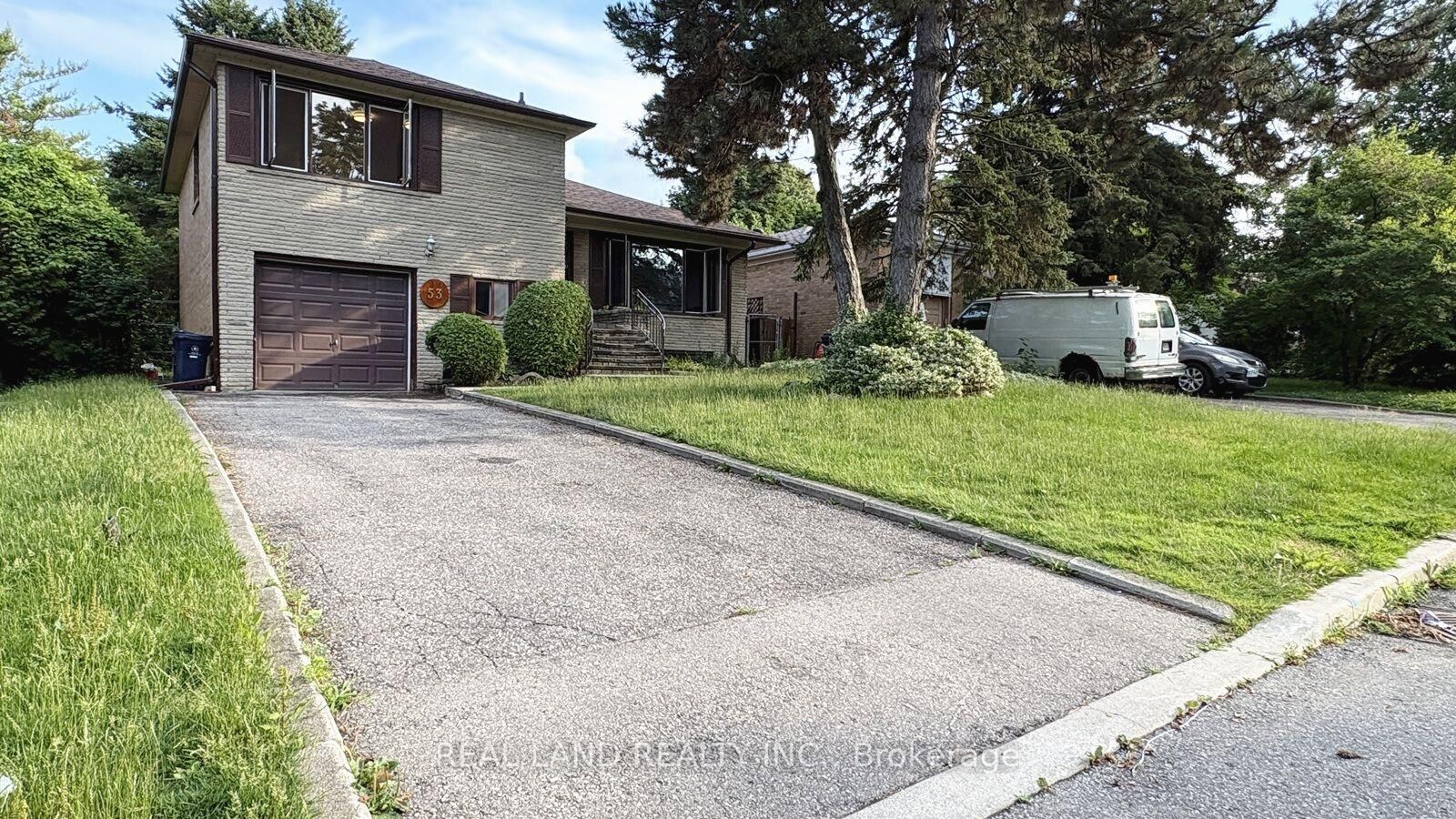 Property Photo:  53 Lloydminster Crescent  ON M2M 2S2 