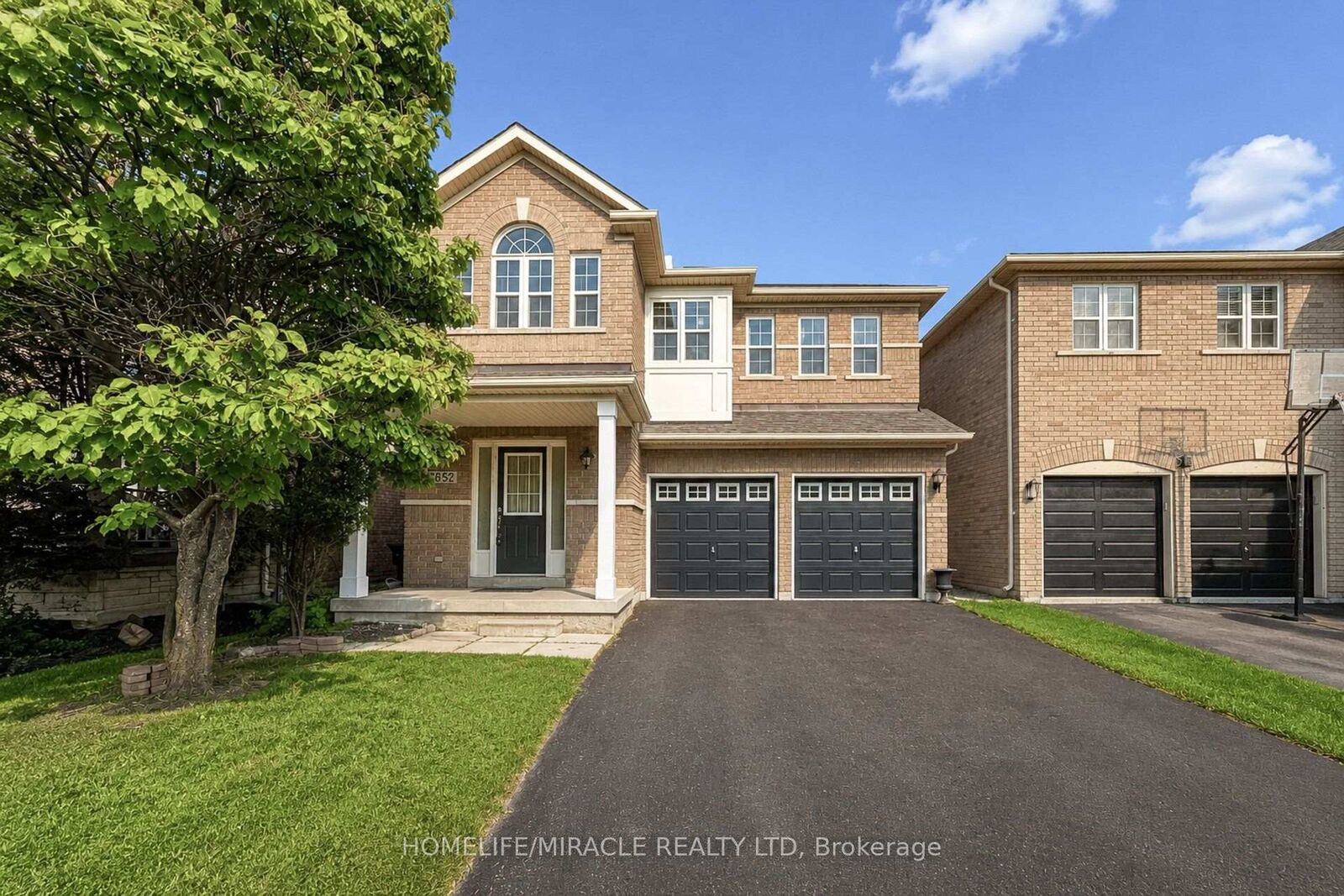Property Photo:  3852 Brinwood Gate  ON L5M 7H2 