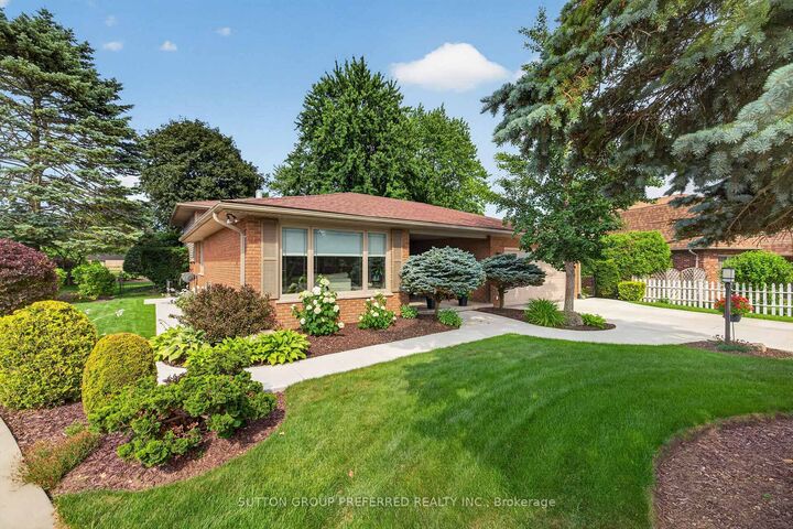 Property Photo:  146 Sherwood Place  ON N0L 1G3 