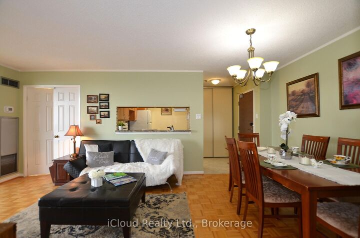 Property Photo: 50 Kingsbridge Garden Circle 915 ON L5R 1Y2