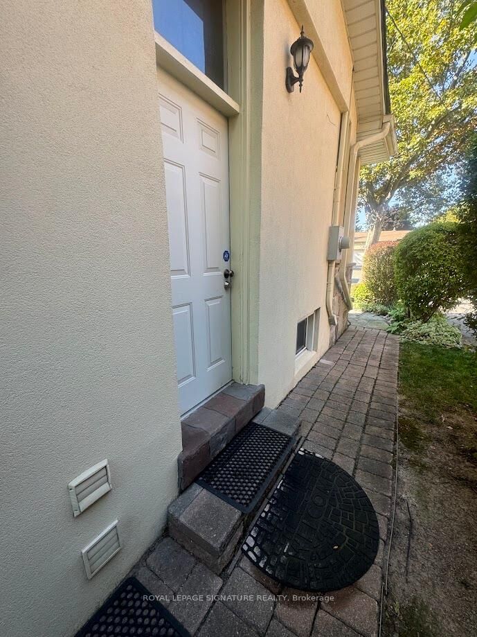 Property Photo:  31 Whitelock Crescent Bsmt  ON M2K 1V9 