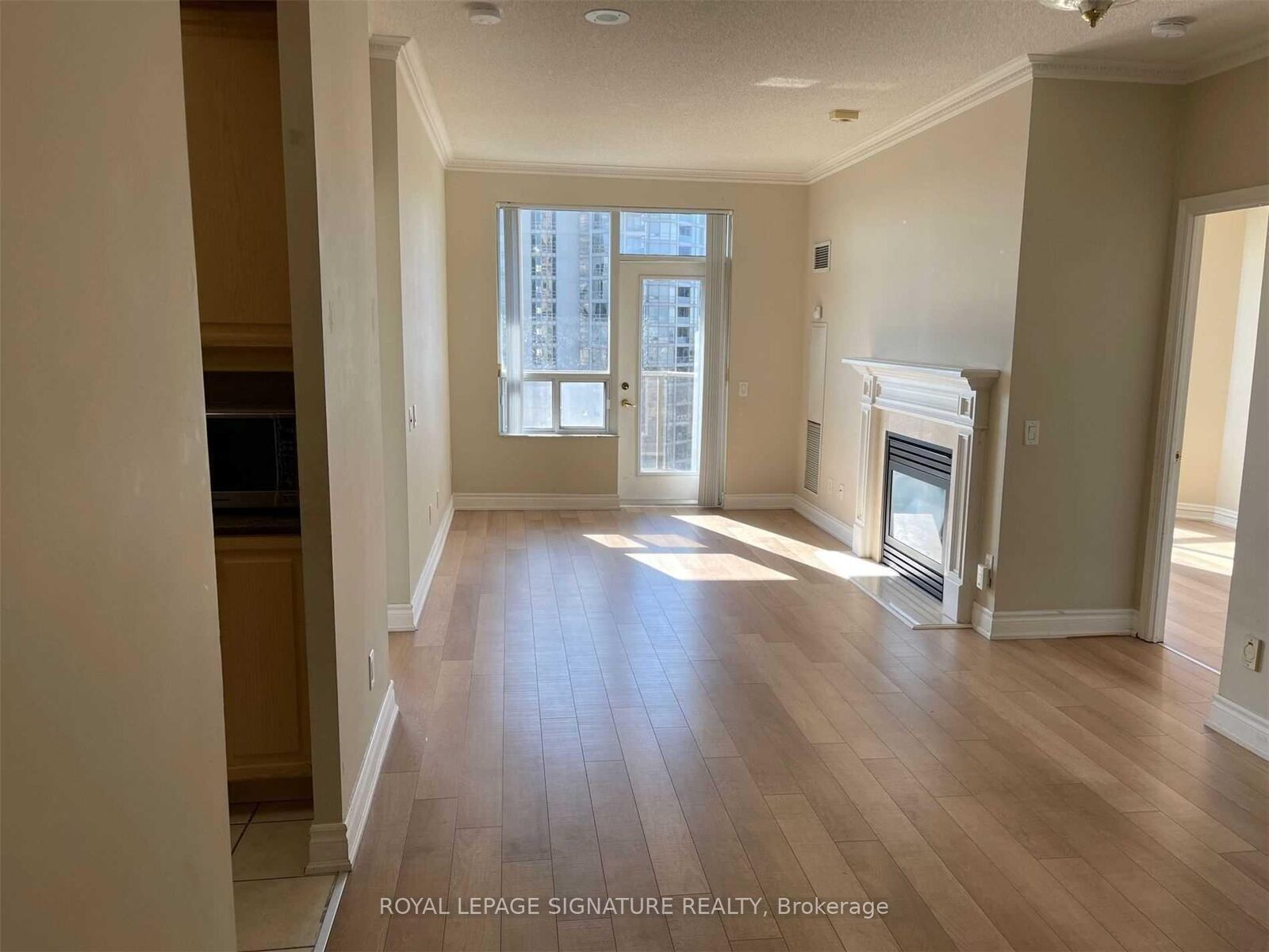 Property Photo:  25 Kingsbridge Garden Circle 2811  ON L5R 4B1 