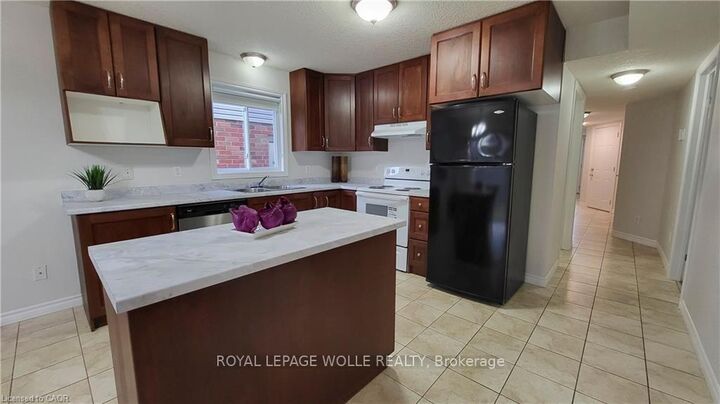 Property Photo:  128 Udvari Crescent A  ON N2N 3P6 