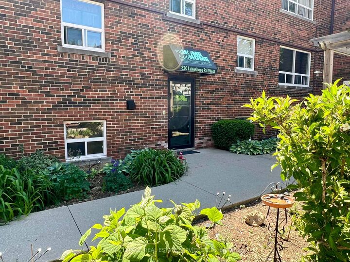 Property Photo:  320 Lakeshore Road 2  ON L5H 1G8 