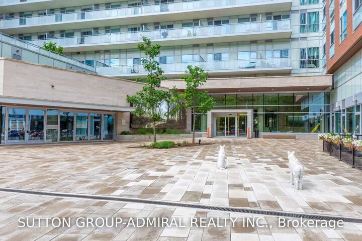 Property Photo:  1830 Bloor Street W 637  ON M6P 3K6 