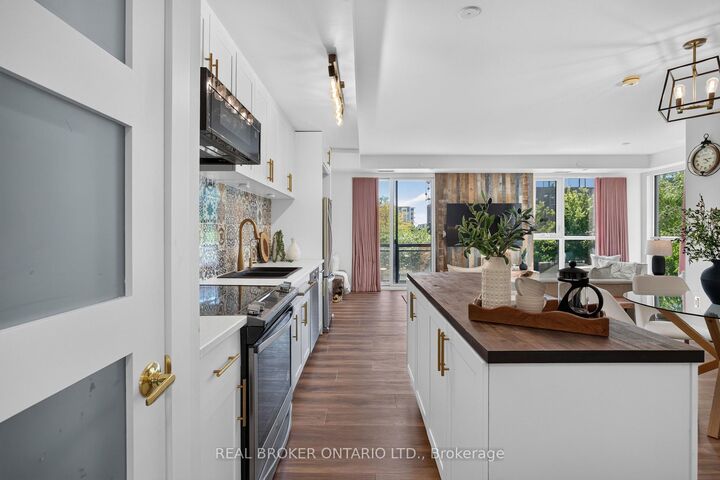 Property Photo:  168 Sabina Drive 214  ON L6W 0W5 