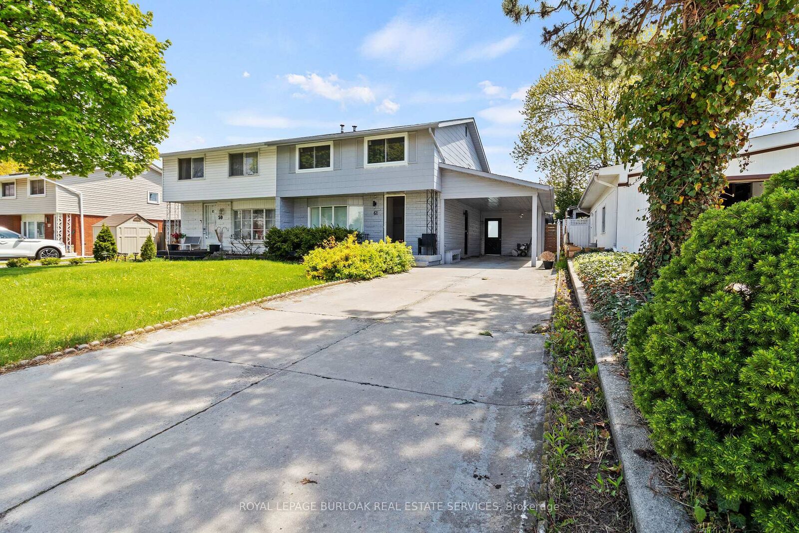 Property Photo: 61 Goldfinch Road Lower ON L9A 3W9
