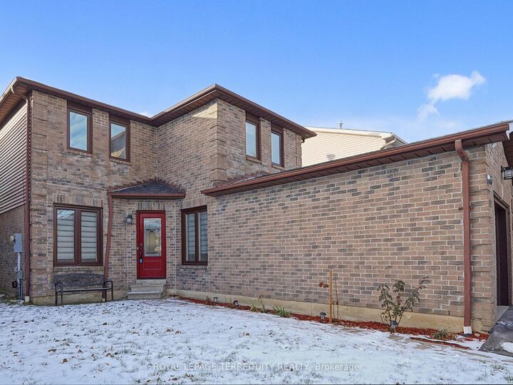 Property Photo:  52 Dobson Drive  ON L1S 5E9 