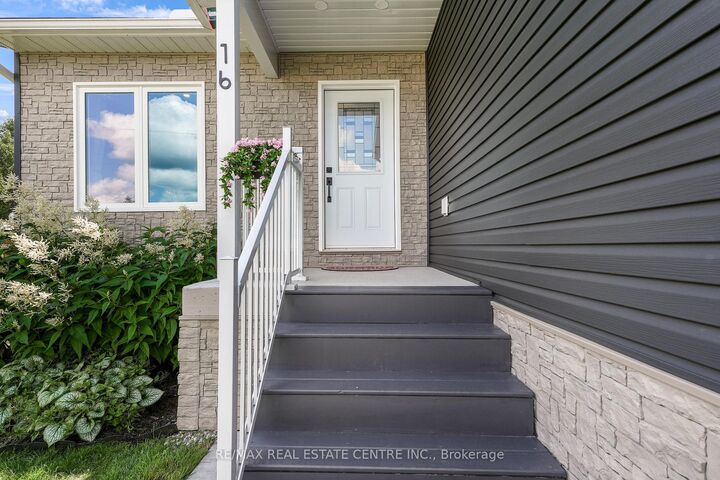 Property Photo: 16 Williams Drive ON K0L 1C0