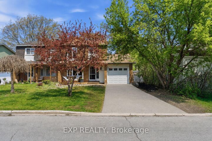 Property Photo:  2333 Cotters Crescent  ON K1V 8Y7 