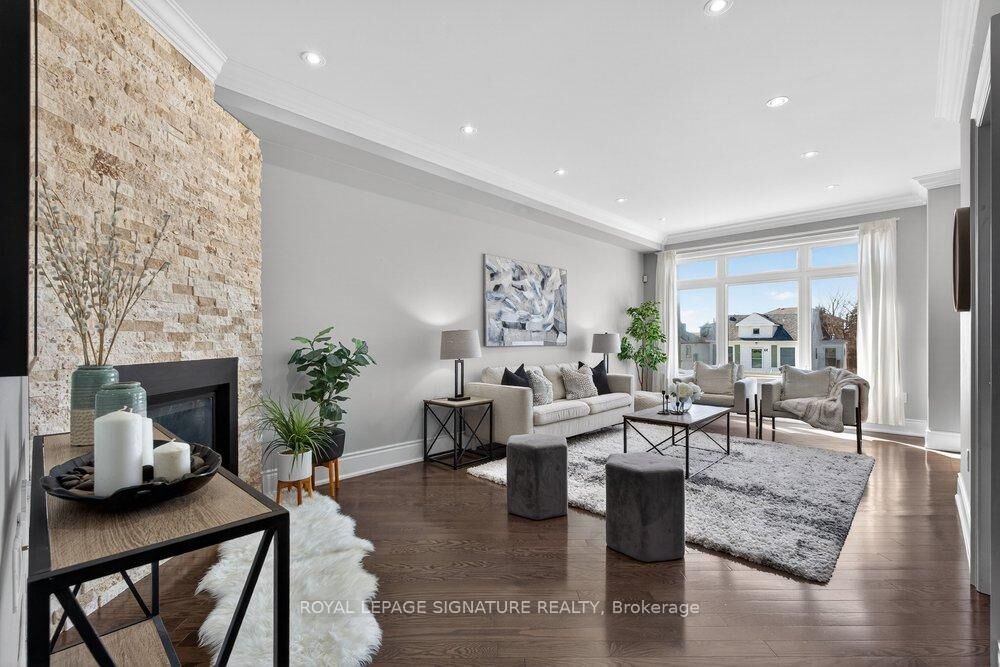 Property Photo:  61B Bexhill Avenue Upper  ON M1L 3B7 