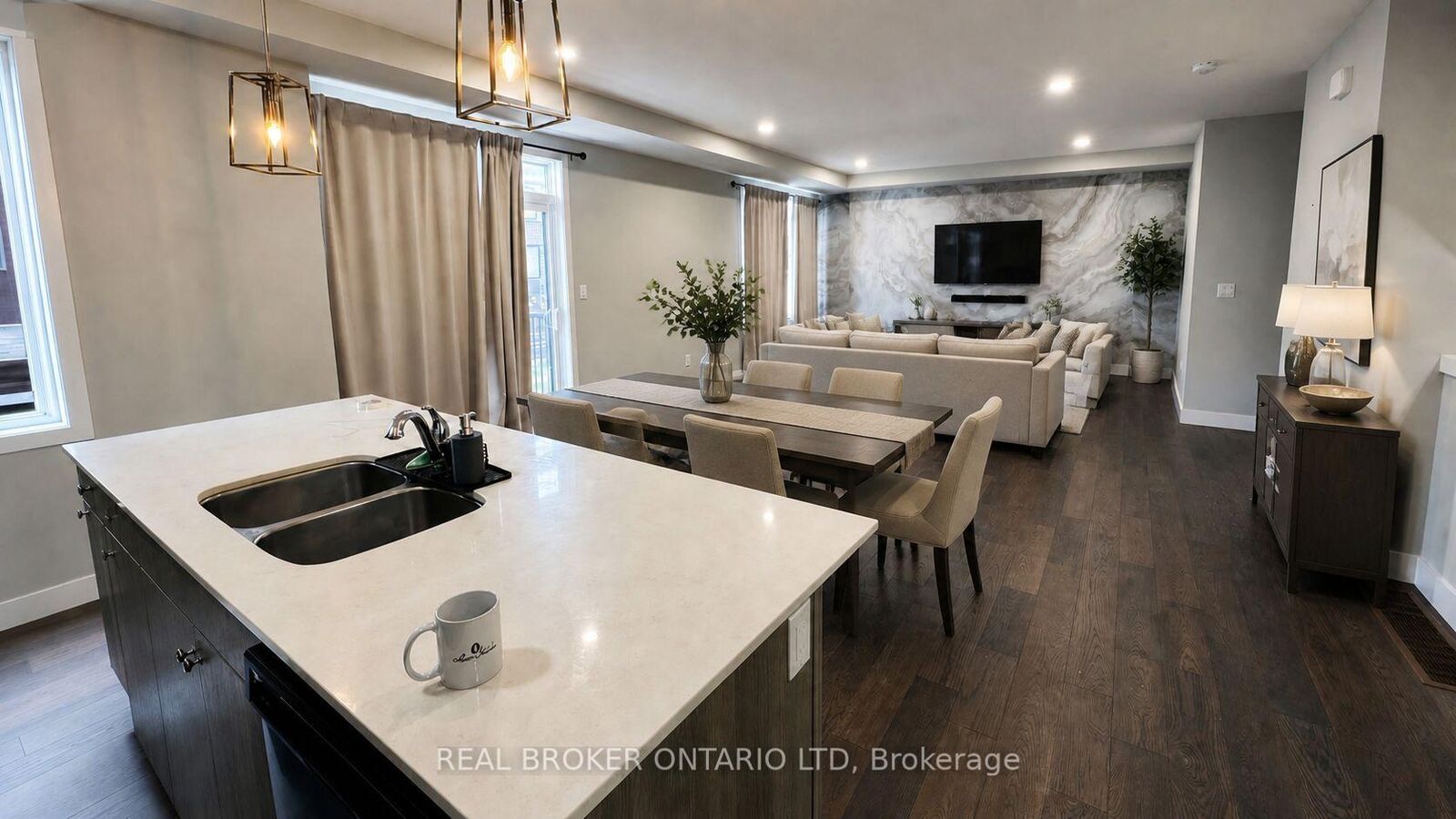 Property Photo: 177 Edgevalley Road 11 ON N5V 0C5