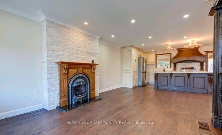 Property Photo:  372 Dixon Boulevard  ON L3Y 5C4 