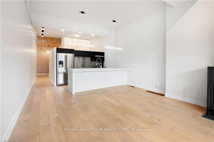 Property Photo:  676 Richmond Street W 105  ON M6J 1C3 