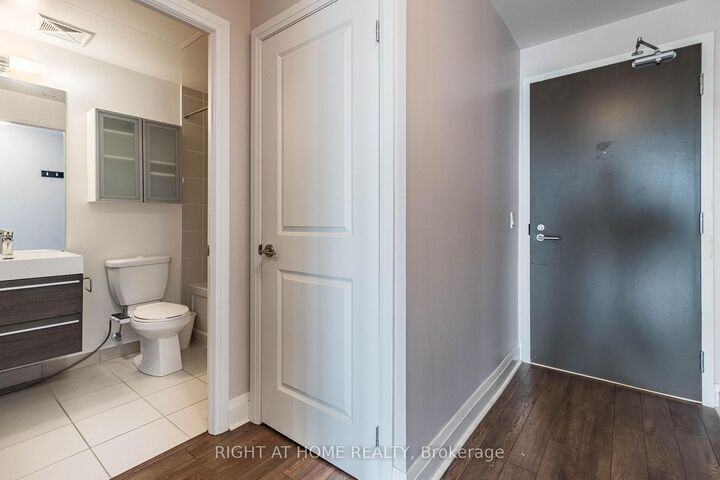 Property Photo:  17 Zorra Street 903  ON M8Z 0C8 