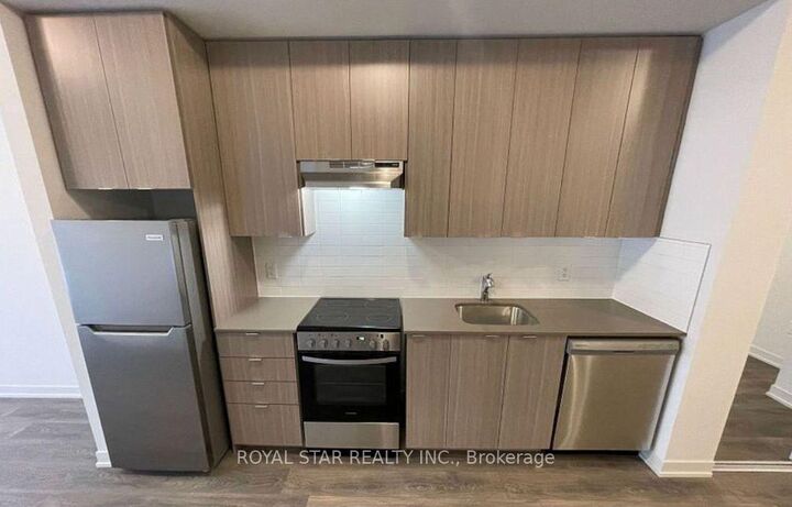 Property Photo: 58 Sky Harbour Drive 116 ON L6Y 6J1