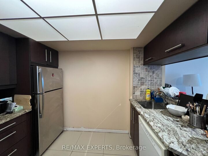 Property Photo: 1001 Bay Street 2218 ON M5S 3A6