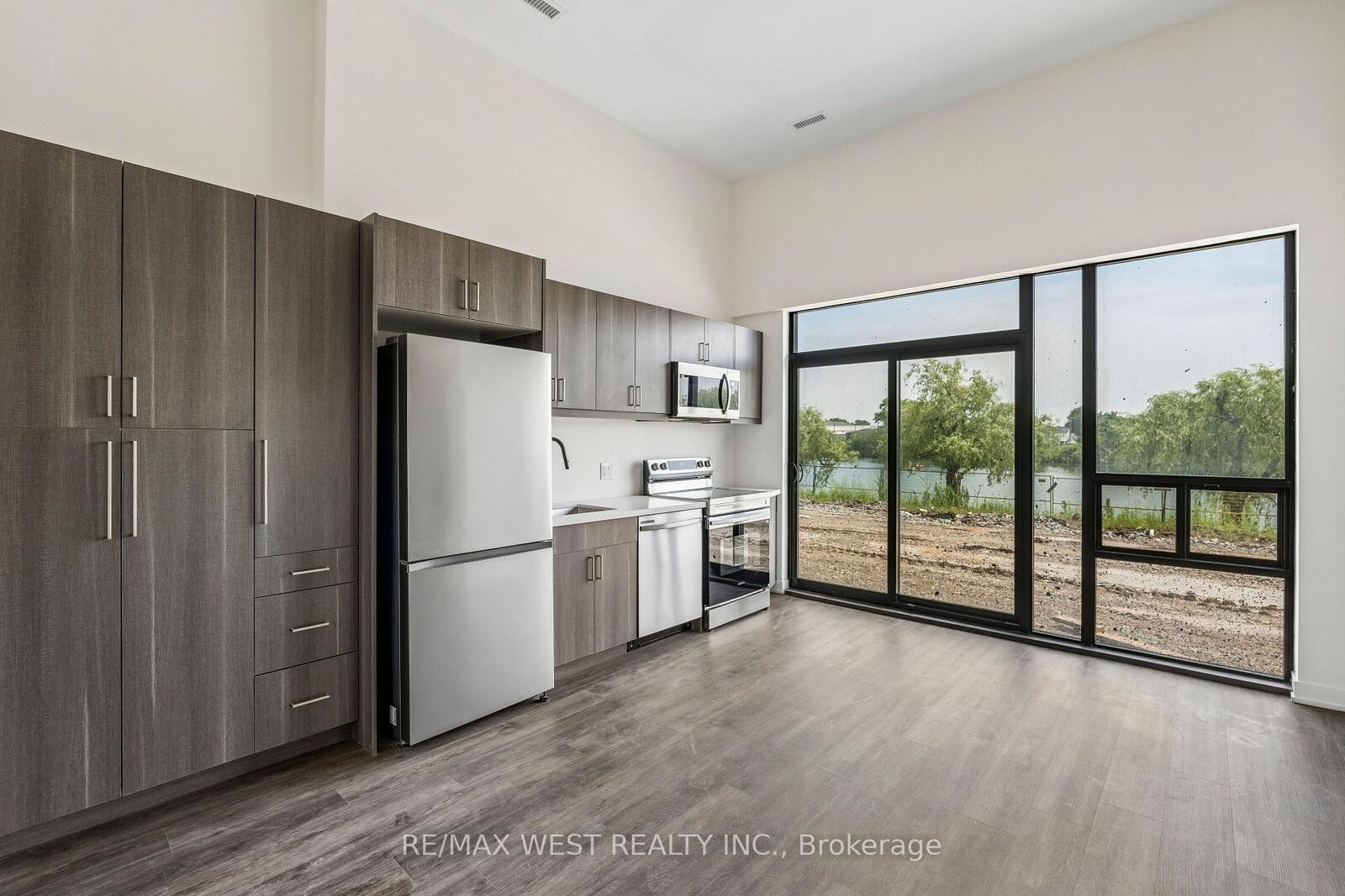Property Photo: 350 Prince Charles Drive S 114 ON L3C 0L6