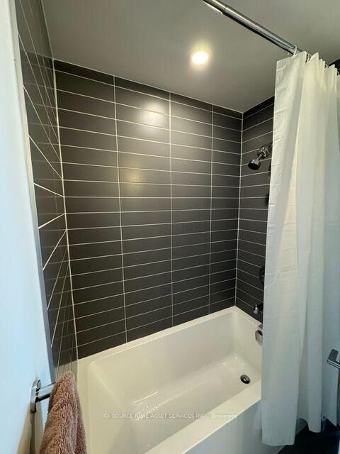 Photo de la propriété:  3079 Trafalgar Road 1708  ON L6H 7C2 