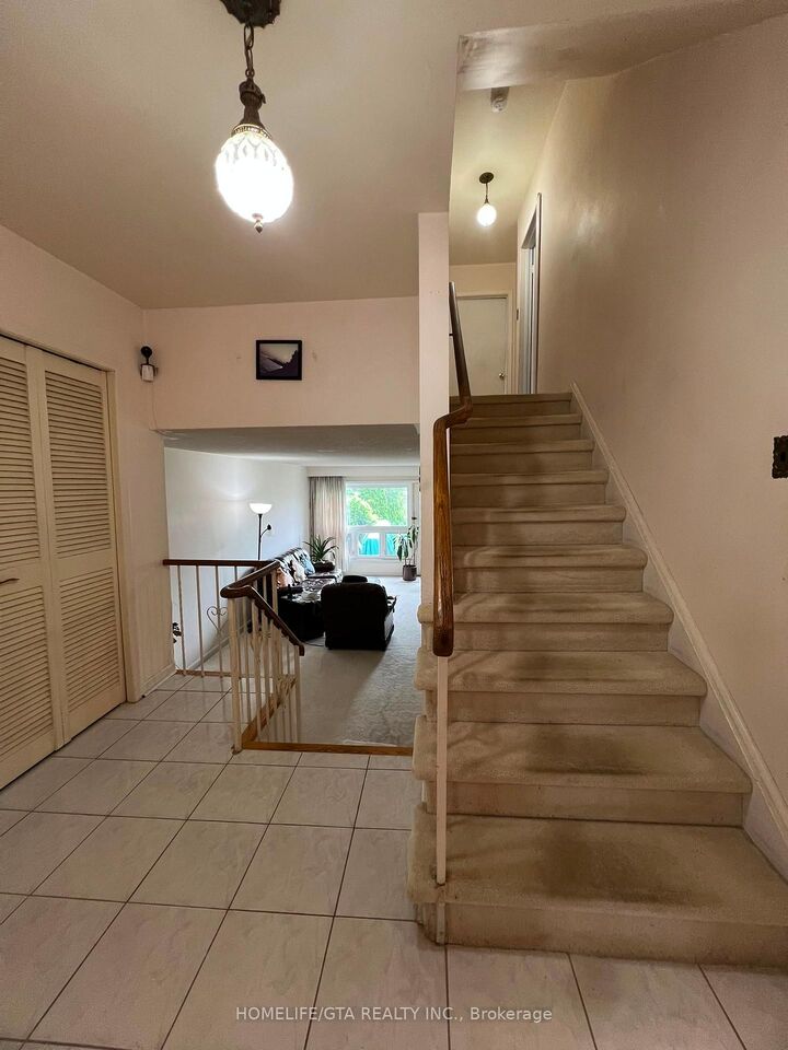Property Photo:  70 Tanjoe Crescent  ON M2M 1P7 