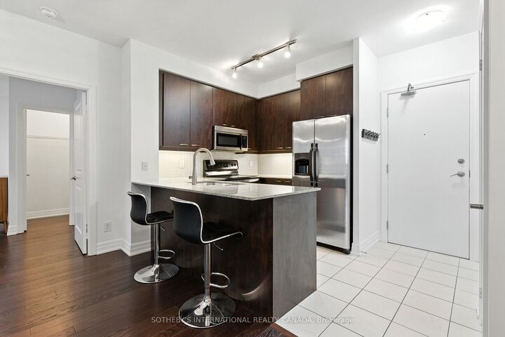 Property Photo:  500 St Clair Avenue W 502  ON M6C 1A8 