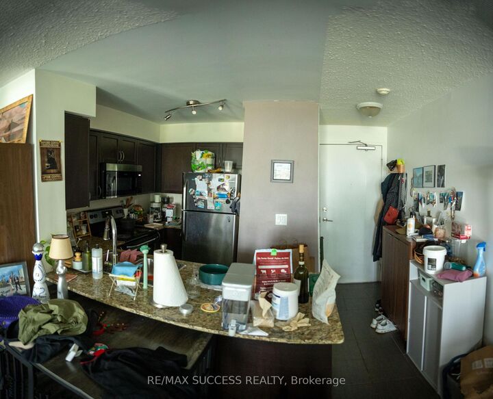 Property Photo: 812 Lansdowne Avenue 1211 ON M6H 4K5