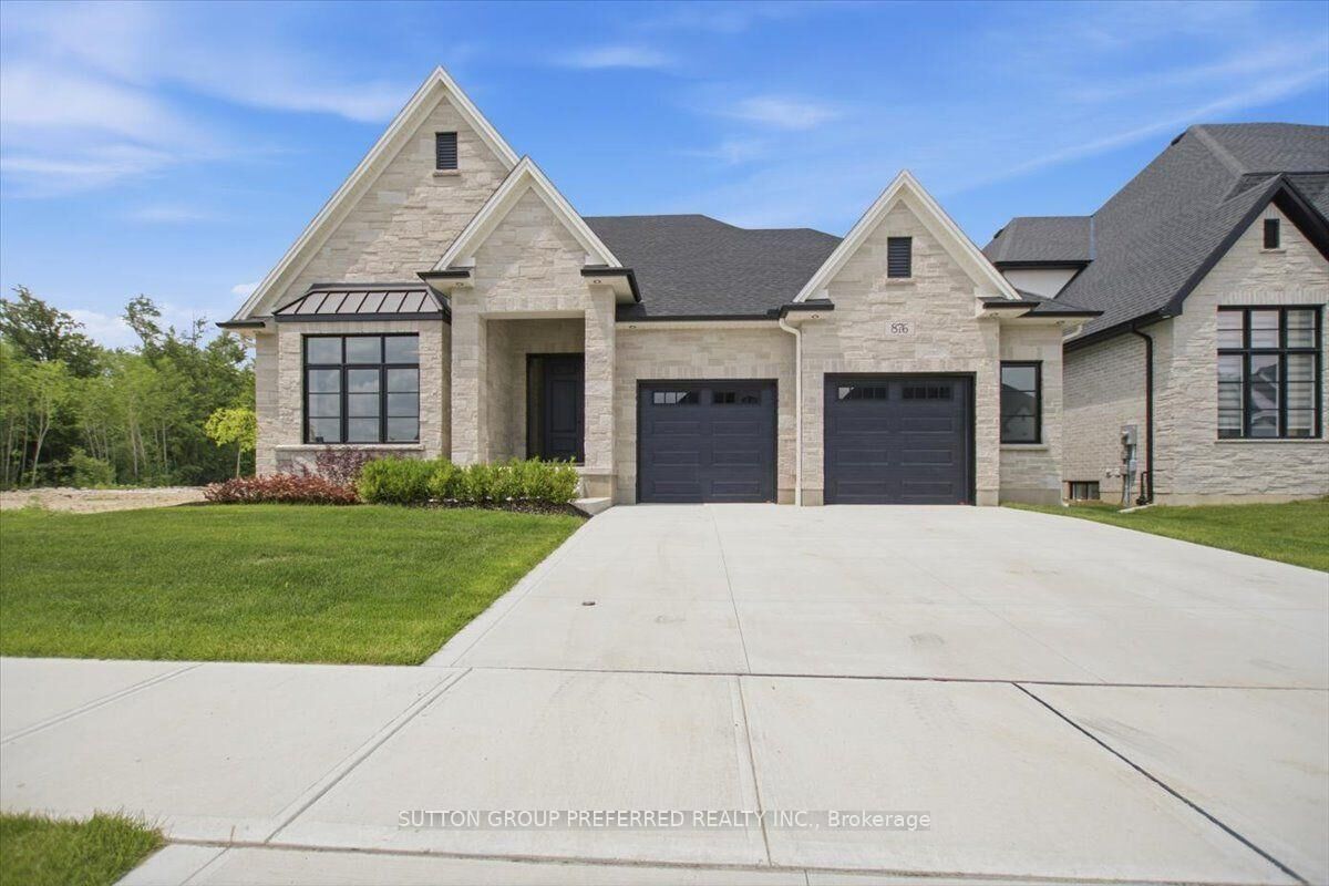 Property Photo: 876 Eagletrace Drive ON N6G 3X9