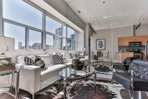 Property Photo: 700 King Street W 813 ON M5V 2Y6