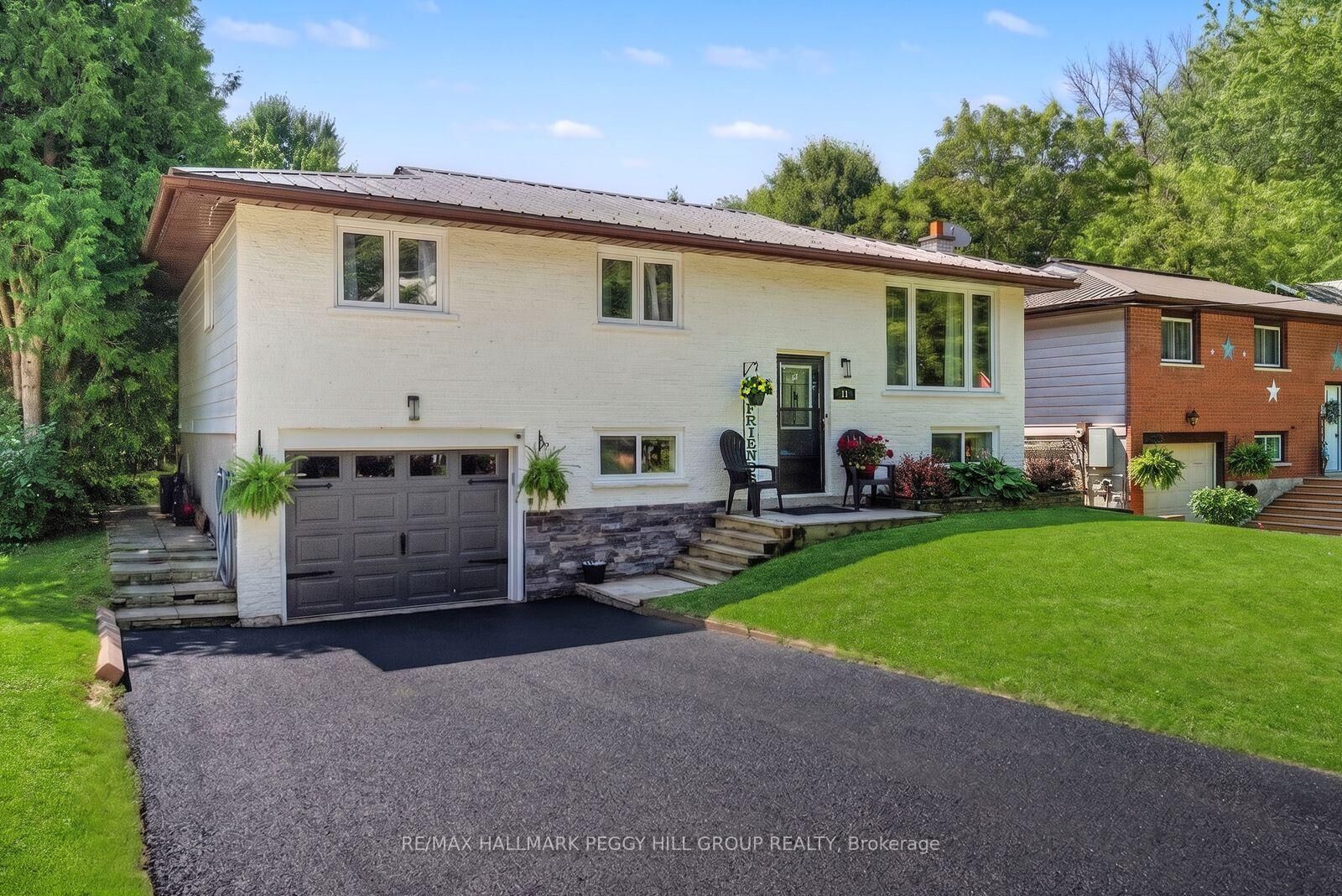 Property Photo: 11 Harriet Street ON L0K 1E0
