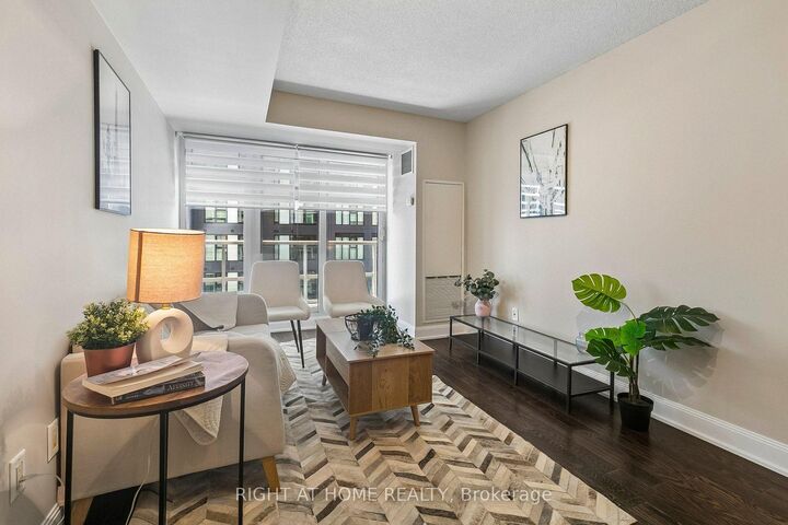 2181 Yonge Street 2804 — photo 1