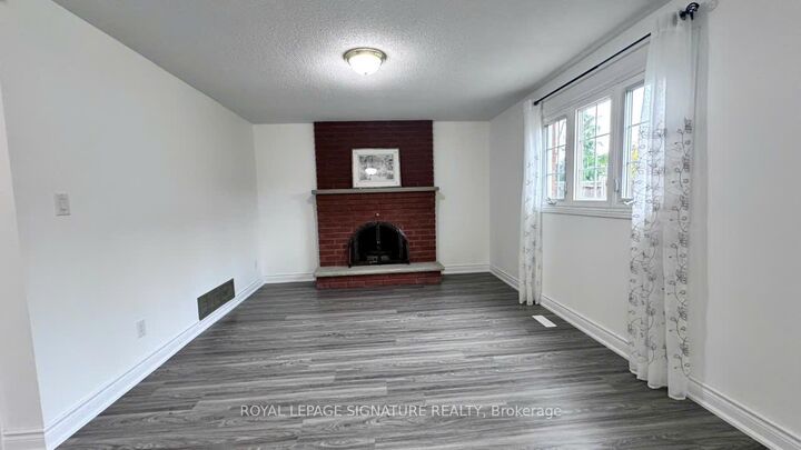 Property Photo:  3137 Sunnyhill Drive Walkout Basement 3  ON L4X 2K5 