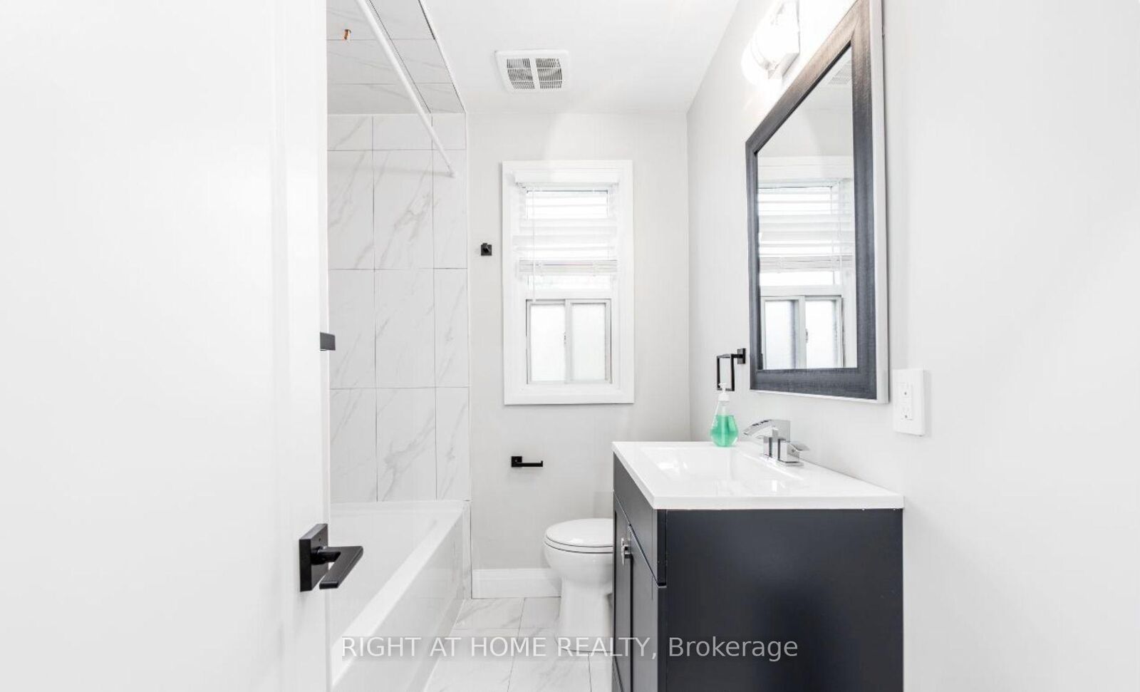 Property Photo: 31 Wesley Street 3 ON M8Y 2W5