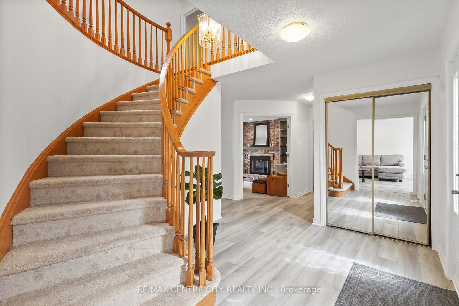 Property Photo: 83 Bracebridge Court ON N5X 3V2