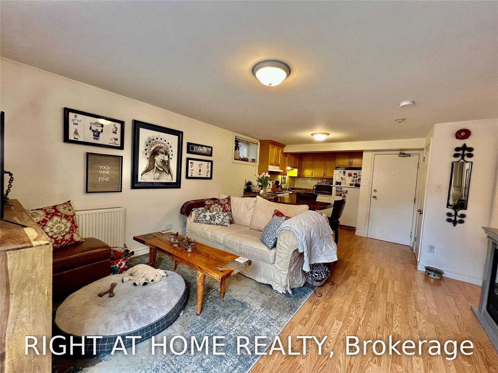 Property Photo: 1198 Avenue Road Apartment B ON M5N 2G1