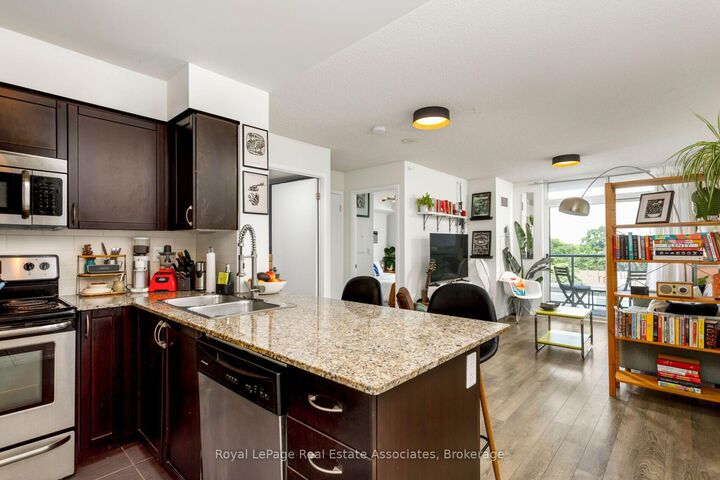 Property Photo: 812 Lansdowne Avenue 512 ON M6H 4K5