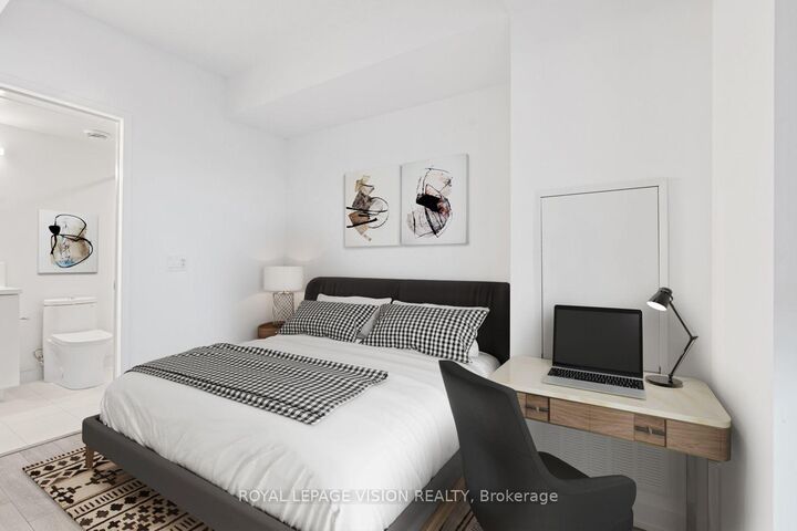 Property Photo: 230 Simcoe Street 3113 ON M5T 1T4