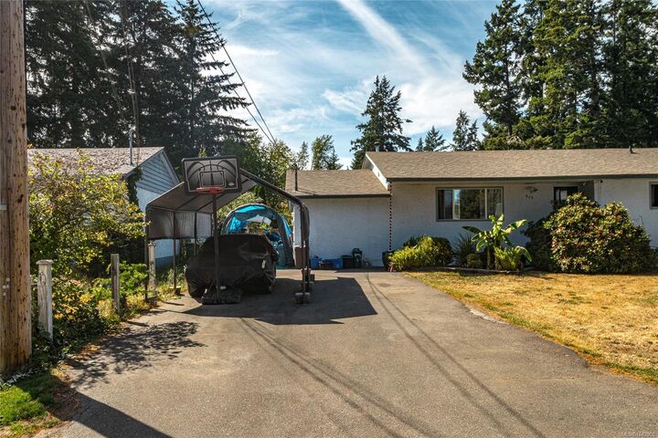 Property Photo: 940 Terlane Ave BC V9B 2M9