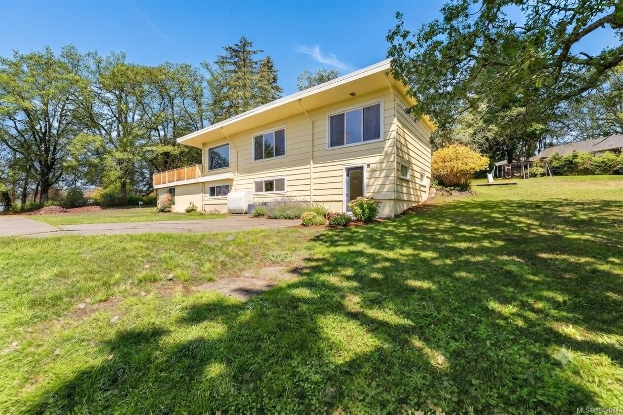 Property Photo: 4589 Scarborough Rd BC V8Z 5N6