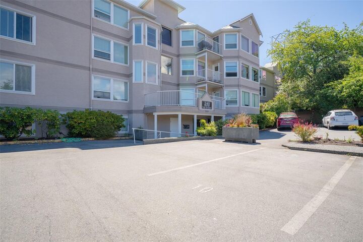 Property Photo: 240 Milton St #305 BC V9R 2K6