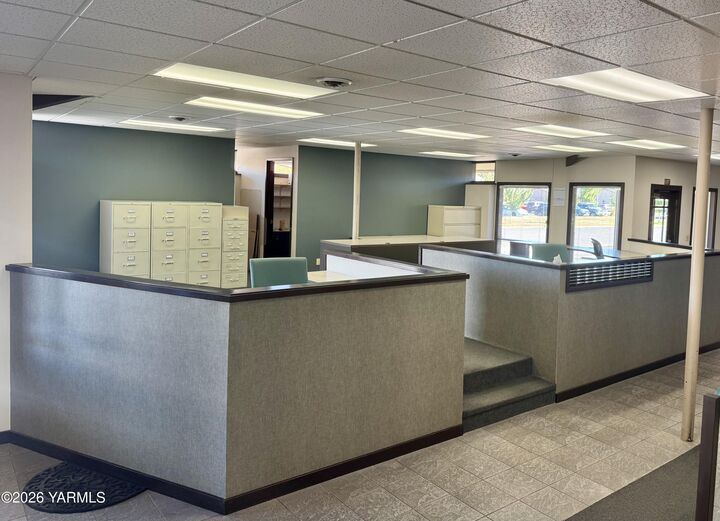 Property Photo:  415 N 1st St  WA 98901 