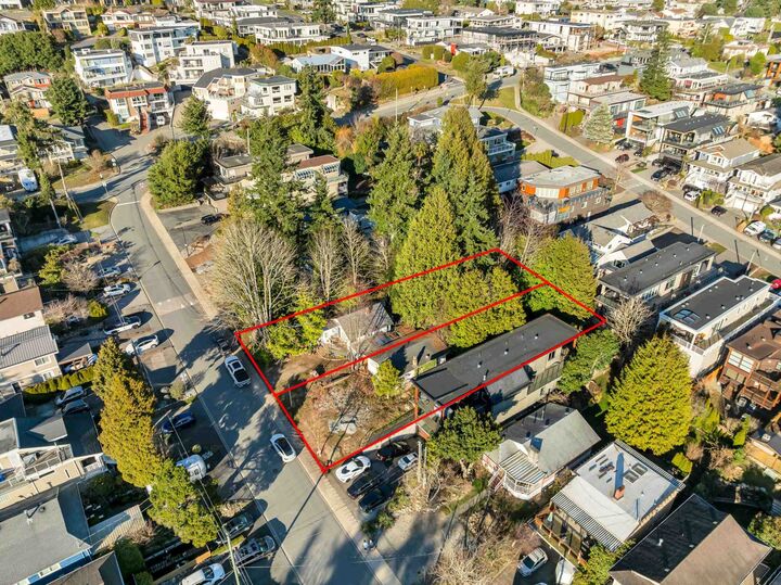 962 Maple Street — photo 1