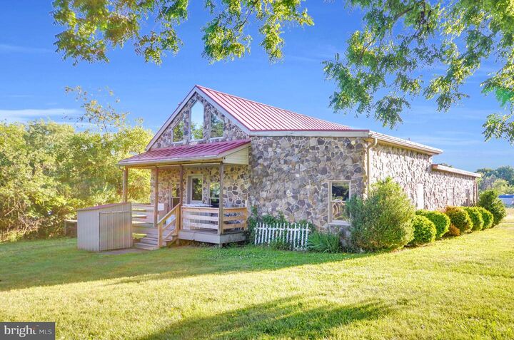 Property Photo:  3390 Mountain Road  PA 19526 
