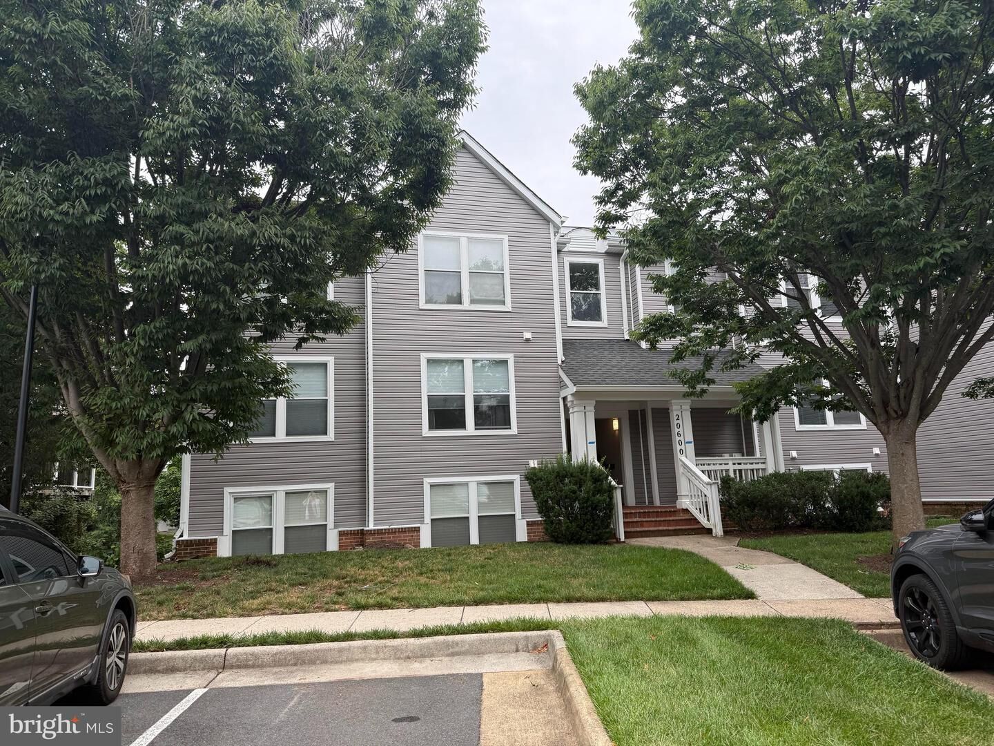 Property Photo:  20600 Cornstalk Terrace 302  VA 20147 