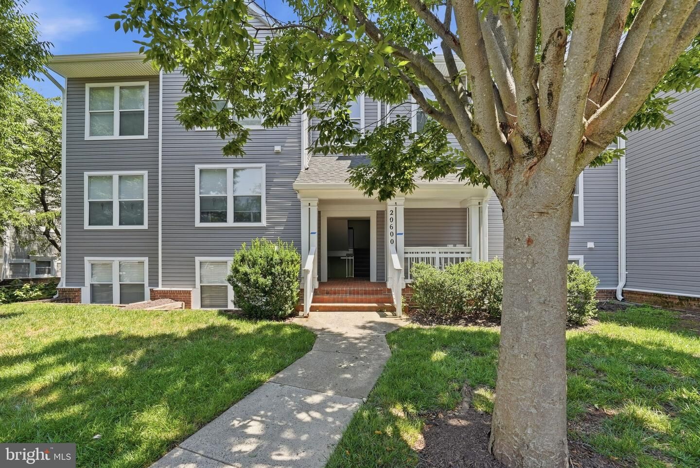 Property Photo: 20600 Cornstalk Terrace 302 VA 20147