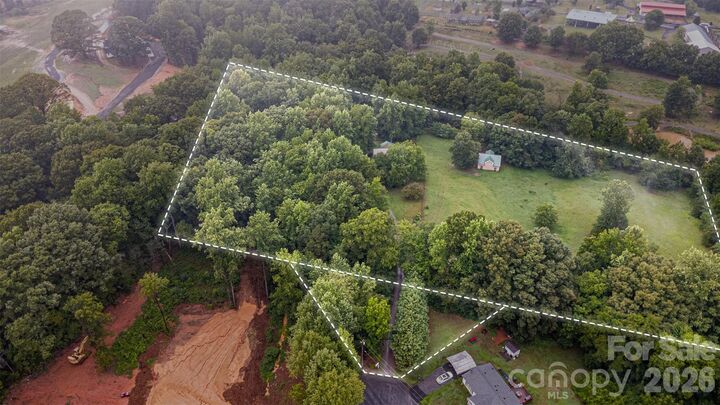 Property Photo:  124 Stillmeadow Lane  NC 28166 