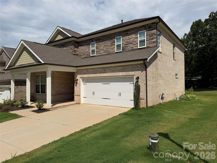 Property Photo: 5002 Kinsbridge Drive NC 28227