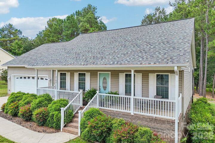 Property Photo:  2182 Evergreen Drive  NC 28658 