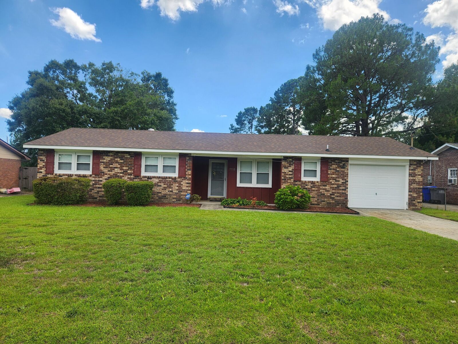 Property Photo: 7715 Ovaldale Drive SC 29418